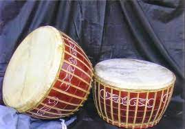 Kompang, jika dimainkan secara beregu maka nadanya akan lebih bagus. 35 Alat Musik Tradisional Indonesia Cara Memainkannya Lengkap