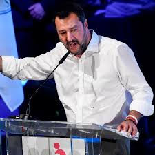 Matteo salvini nasce il 9 marzo del 1973 a milano ed oggi è un politico italiano e segretario del matteo salvini è nato a milano da una famiglia milanese, il padre era un dirigente di un'azienda e la. Matteo Salvini Verklagt Autor Roberto Saviano Prozess Droht Stern De