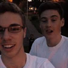 Riley Hahn (@rileyhahhn)