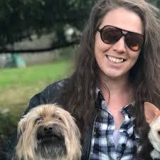 Ashley Thomes's Instagram, Twitter & Facebook