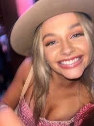 Si (@sienna_hamilton) • Instagram photos and videos