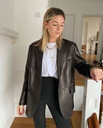 The 2020 Way To Wear A Leather Jacket Leather Jacket Girl Outfits With Leggings Leather Blazer Women