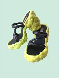 Other youtube creators, like laurdiy have tried this challe. Diese Aufsehenerregenden Schuhe Sind Die Must Haves Fur Sommer 2021 Vogue Germany