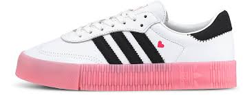 Besonderen status haben mittlerweile schuhe von adidas erlangt, die ursprünglich für den sport entwickelt wurden, sich aber im zuge der retrowelle als. Adidas Originals Sneaker Sambarose W Weiss Gortz 49064102