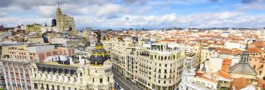 Additionally, the palacio real (royal palace) is only a short walk south from the plaza. Curso Em Madrid Espanha Engefono