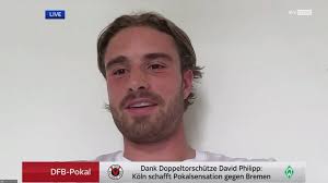 Der Werder-Fan David Philipp und jetziger Spieler von Viktoria Köln hat mit  seinem Doppelpack die Bremer aus dem DFB-Pokal geschossen. Am Tag danach  sprechen wir mit dem Fußballer über die Sensation ...
