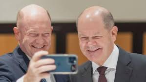 German Chancellor Olaf Scholz and U.S. Senator Chris Coons : r/pics