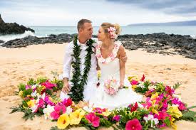 We are headed to hawaii with this beautiful wedding on the island of oahu! Maui Wedding Blog Maui Beach Wedding Planning By Ahw