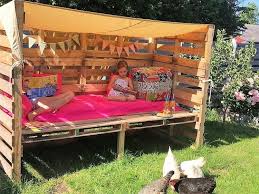 Wood Pallet Daybed Jpg 750 562 Hintergarten Diy Hinterhof Hinterhof Spielplatz