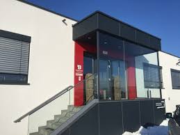 Windfang Fur Eingangsbereich Moderne Windfange Fur Firmengebaude Oo Glasvorbau Windfang Eingang