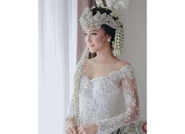 Penjelasan pakaian adat jawa barat. Mengenal Ragam Baju Adat Sunda Dan Jenisnya Budayanesia