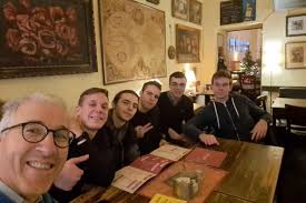 Don Angelo Riva, il parroco sempre in movimento: "Mi piace uscire e  incontrare i giovani"