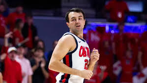Men's Basketball Hosts South Carolina for Regular Season Finale