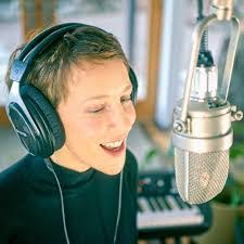 Sonia Kent's Instagram, Twitter & Facebook