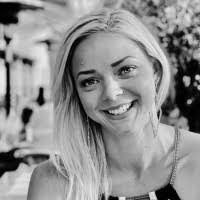 Julia Seres's Instagram, Twitter & Facebook