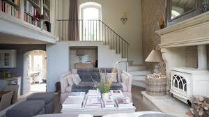 It's a great mix of country and modern that adds a classic twist to your home. Cozy Country Cottage Style England S Top Designers On How To Get The Look Vogue
