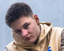 Ozias teamer opp med Ham4R på ny fengende låt