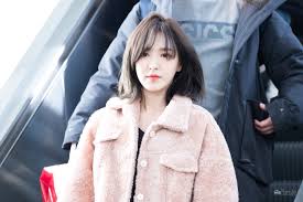 Wendy dares to do something different with its classic source material; Tampil Di Indonesia Bersama Red Velvet Wendy Jadi Bahan Perbincangan Korean Area