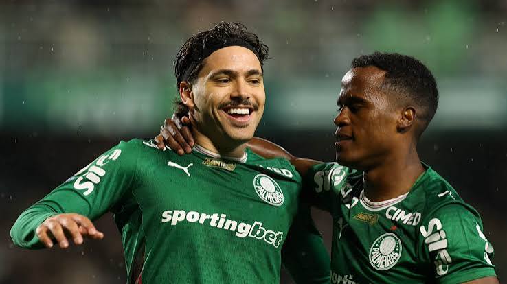 Memphis Depay fez nova proposta ao Corinthians