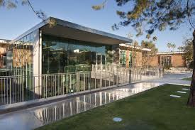 The East Entrance Of The Hannelly Center At Phoenix College College Campus Phoenix College Modern Buildings