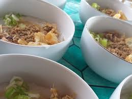 Anda bisa membuat dimsum ayam yang rasanya tidak kalah enak dari dimsum seafood. Bubur Ayam Kampung Dimsum