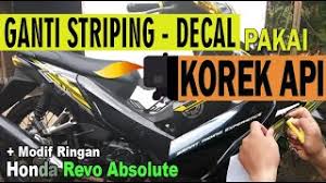 Advertisement jika penggila gambar modifikasi stiker motor revo fit indonesia, mau ikut kontes modifikasi otomotif, kamu harus cari ide yang pas. Modif Ringan Revo Absolute Tutorial Ganti Striping Motor Pakai Korek Api Youtube