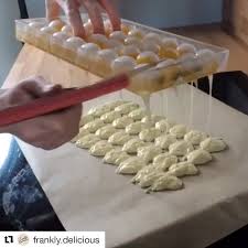Repost Frankly Delicious Tbt Throwback To An Insight To How Are Bonbons Are Made Chocolate Chocolat Bonbon Bonbons Cho Chocolatier Bon Bons Chocolate