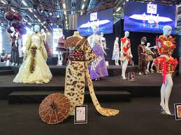 When You Need Retail Therapy But Can T Decide Between Couture And Chocolate The Salon Du Chocolat In Paris Fbf Couture Retail Therapy Formal Dresses Long