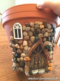 Blumentopf Deko Dekoration Dekorationdiy Der Feenhaus Feenhausblumentopf Fur Garten In 2020 Fairy House Diy Fairy Garden Diy Terra Cotta Pot Crafts