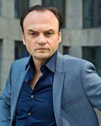 im Bild mit Martin Mak und Regisseur Andy Klein. Kameramann Peter Berk.  Produziert durch Andreas Mannsberger von der Mabon Film GmbH. Weiters dabei  Reza Vaghef und Michael Hinterhauser. #morescreenactors #schauspieler  #fernsehen #servustv #