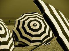 Black And White Striped Outdoor Umbrella With Lights Black And White Umbrellas Black And White Beach Umbrella