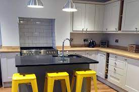 An Innova Linwood Painted Kitchen Http Www Diy Kitchens Com Kitchens Linwood White Details Cheap Kitchen Units Kitchen Kitchen Units