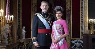 Página no oficial dedicada a la difusión de la labor de ssmm los reyes de españa. Los Reyes De Espana Y Sus Hijas Estrenan Fotos Oficiales Magacin