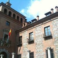A su entrada hay, además, cinco columnas exentas, es decir, que no. Casa De Las Siete Chimeneas Monumento Edificio Historico En Chueca