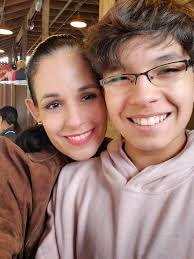 Xochitl Mora (@XochMora)