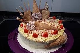 Erdbeer Spaghettieis Torte Von He Fe Chefkoch Kuchen Und Torten Rezepte Spaghetti Eis Kuchen Und Torten