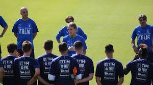 Azzurro) هو ممثل إيطاليا الرسمي في رياضة كرة القدم، وتقع إدارته. ÙŠÙˆØ±Ùˆ 2020 ÙƒÙ„ Ù…Ø§ ØªØ­ØªØ§Ø¬ Ø£Ù† ØªØ¹Ø±ÙÙ‡ Ø¹Ù† Ù…Ù†ØªØ®Ø¨ Ø¥ÙŠØ·Ø§Ù„ÙŠØ§ ÙƒÙˆÙˆØ±Ø© Ù†ÙŠÙˆØ²