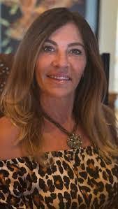 Laura Vanwinkle's Instagram, Twitter & Facebook