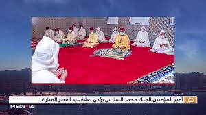 ماذا تنتظر حمل الان تطبيق يعلمك كيفية صلاة العيد بدون انتر نت. Ø£Ù…ÙŠØ± Ø§Ù„Ù…Ø¤Ù…Ù†ÙŠÙ† ÙŠØ¤Ø¯ÙŠ ØµÙ„Ø§Ø© Ø¹ÙŠØ¯ Ø§Ù„ÙØ·Ø± Ø§Ù„Ù…Ø¨Ø§Ø±Ùƒ Youtube