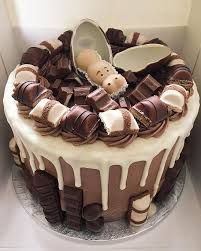 Kinder Cake Kinderus Kinderbueno Cake Chocolate Dripcake Whitechocolate Kinder Nestle Birthday Cake Chocolate Bueno Cake Drip Cakes