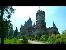 Das wie ein märchenschloss aussehende schloss drachenburg in königswinter im naturpark siebengebirge ist ein besonders attraktives ausflugsziel am übergang des mittelrheins zum. Bonn 3 Rhine And Drachenfels Siebengebirge Castle Drachenburg Schloss Reiseworld Youtube