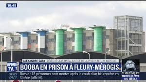 Du lundi au vendredi de 8h30 à 12h et 13h à 17h30: Le Rappeur Booba Incarcere A Fleury Merogis Seul En Cellule Dans Un Quartier Isole Youtube