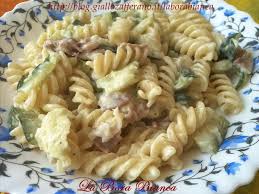 Fusilli con zucchine e speck, un primo piatto semplice e gustoso. Pasta Con Zucchine E Speck Ricetta Cremosa La Bora Bianca