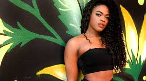 Candidata a Musa do Flamengo mostra bumbum gigante