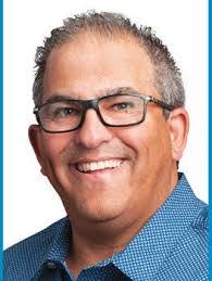 Shirley Veiga's Instagram, Twitter & Facebook