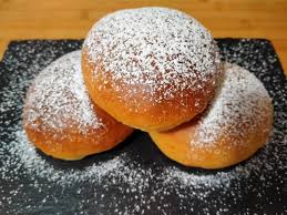 I bomboloni nonostante siano stati cotti al forno sono risultati decisamente soffici, golosi ed invitanti. Bomboloni Al Forno Sofficissimi Mangia E Viaggia By Federica