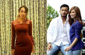Beliau merupakan anak kepada pasangan penyanyi dangdut terkenal. Myartis Com Myartis My Artis Nafi Jadi Punca Redza Ayda Putus Oktovia Manrose Akui Rapat