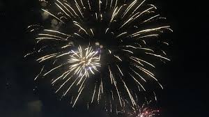 Le feu d'artifice du 14 juillet est une tradition française. Video Revivez Le Feu D Artifice De Tours Pour Le 14 Juillet