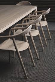 De Juiste Stoel Kiezen Daar Ga Je Best Even Voor Zitten En Dat Doe Je Nergens Beter Dan Bij Abitare Chair Design Wooden Dining Chairs Chair Design