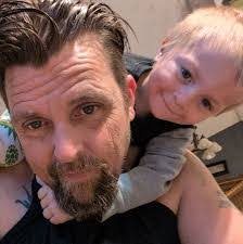 Chris Linhart's Instagram, Twitter & Facebook